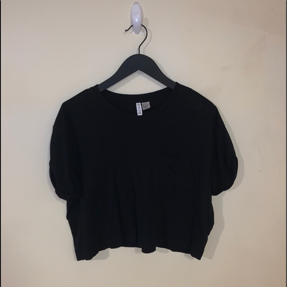 H&M Black cropped T-shirt with Pocket